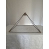 Pyramide géométrie sacrée avec chapeau